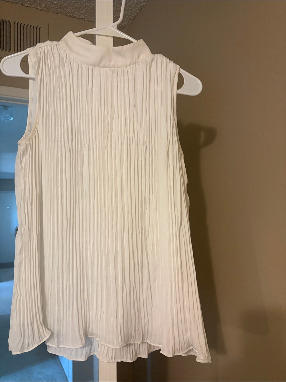 Nordstrom White Pleated Silk Sleeveless Mock-Neck Dressy Top